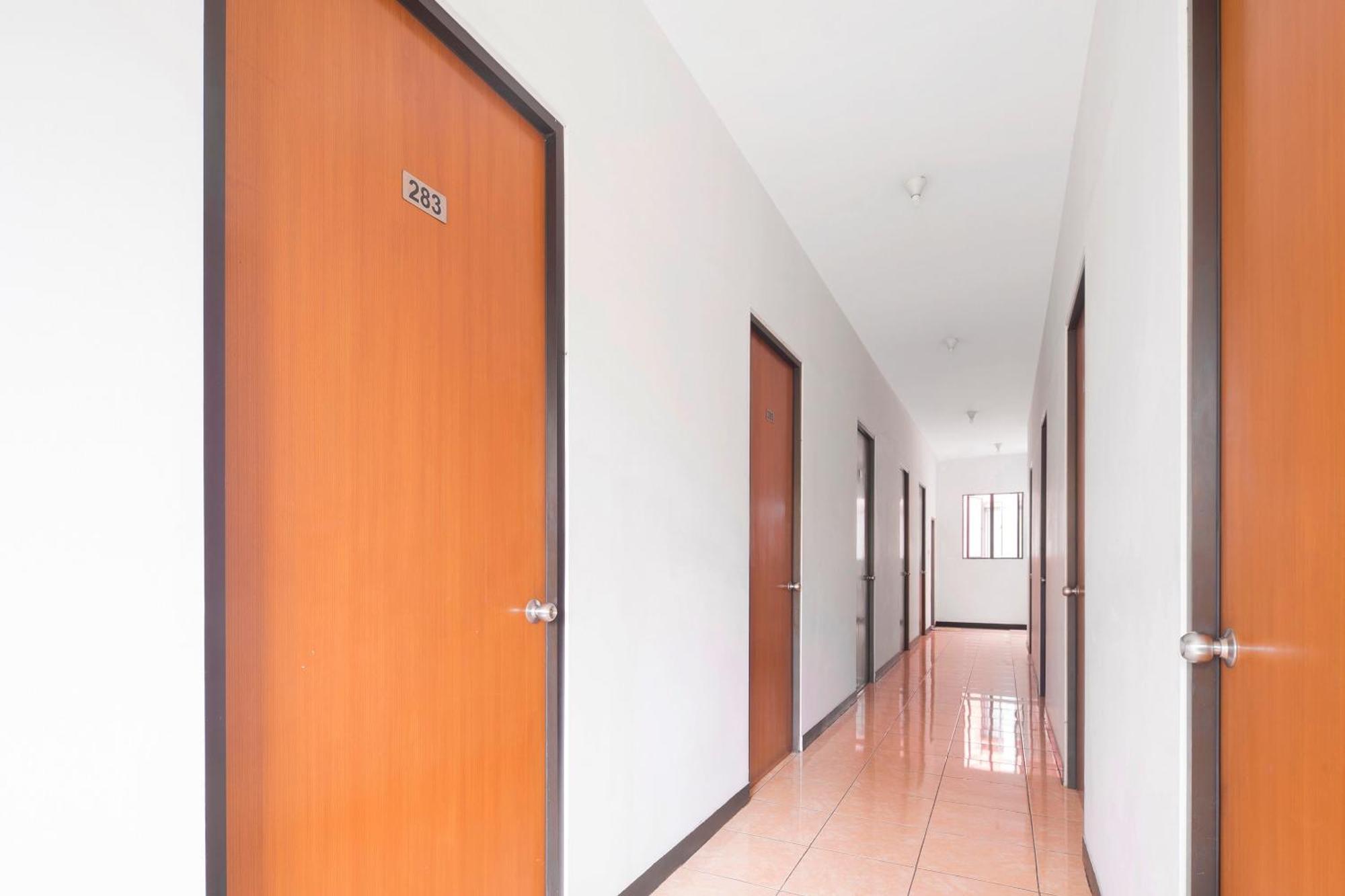 Super Oyo 866 Idola Residence Jakarta Luaran gambar