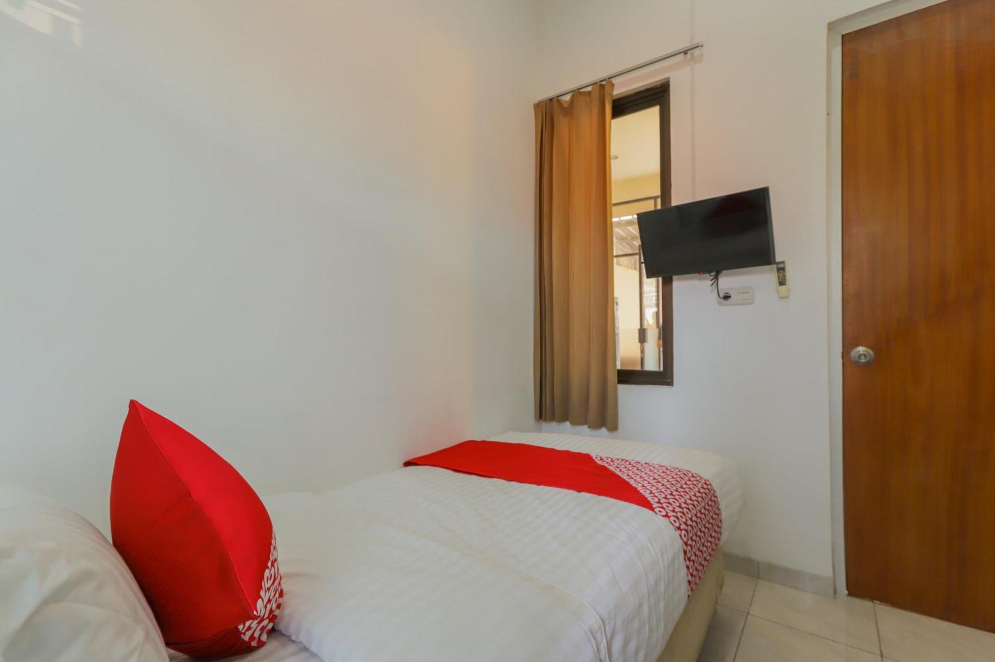Super Oyo 866 Idola Residence Jakarta Luaran gambar