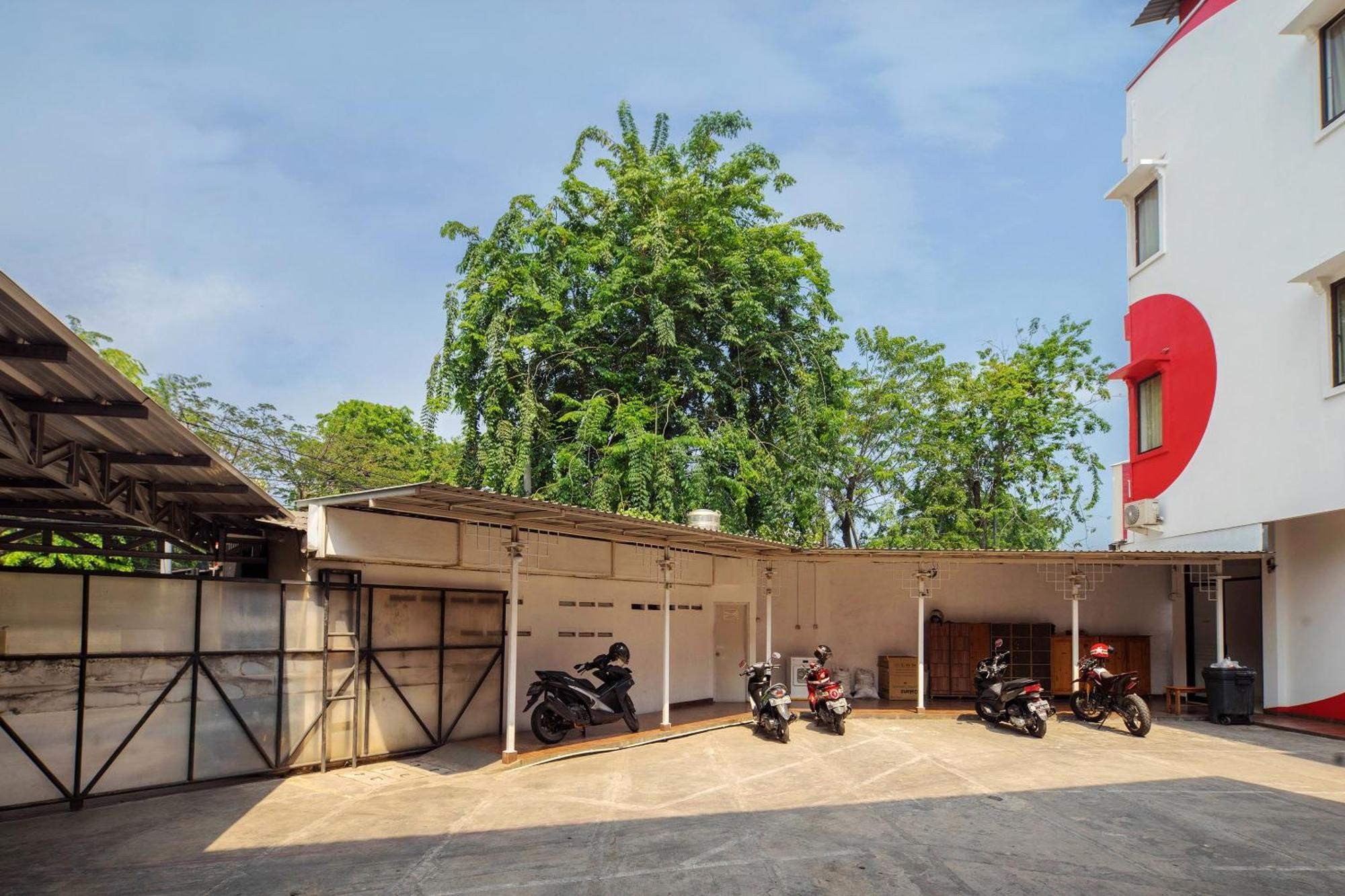 Super Oyo 866 Idola Residence Jakarta Luaran gambar